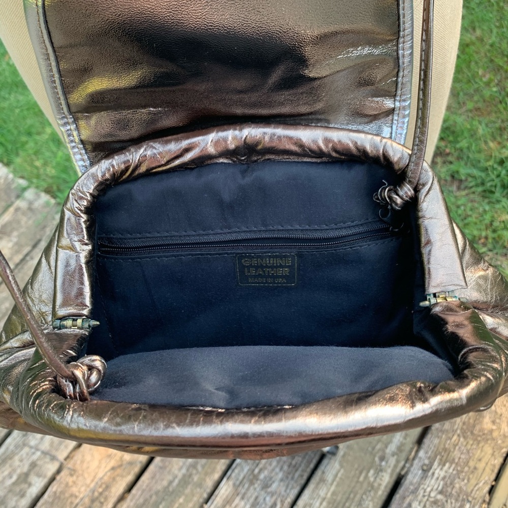 Vintage Genuine Metallic Clam-Shape Crossbody Bag - Picture 5 of 7